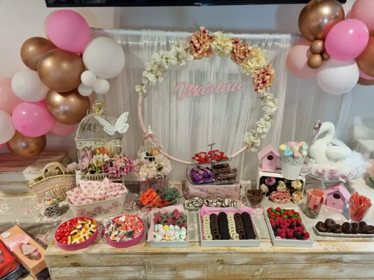 Dulces artesanos de Dulce y Jaleo preparados para un evento en Lorca